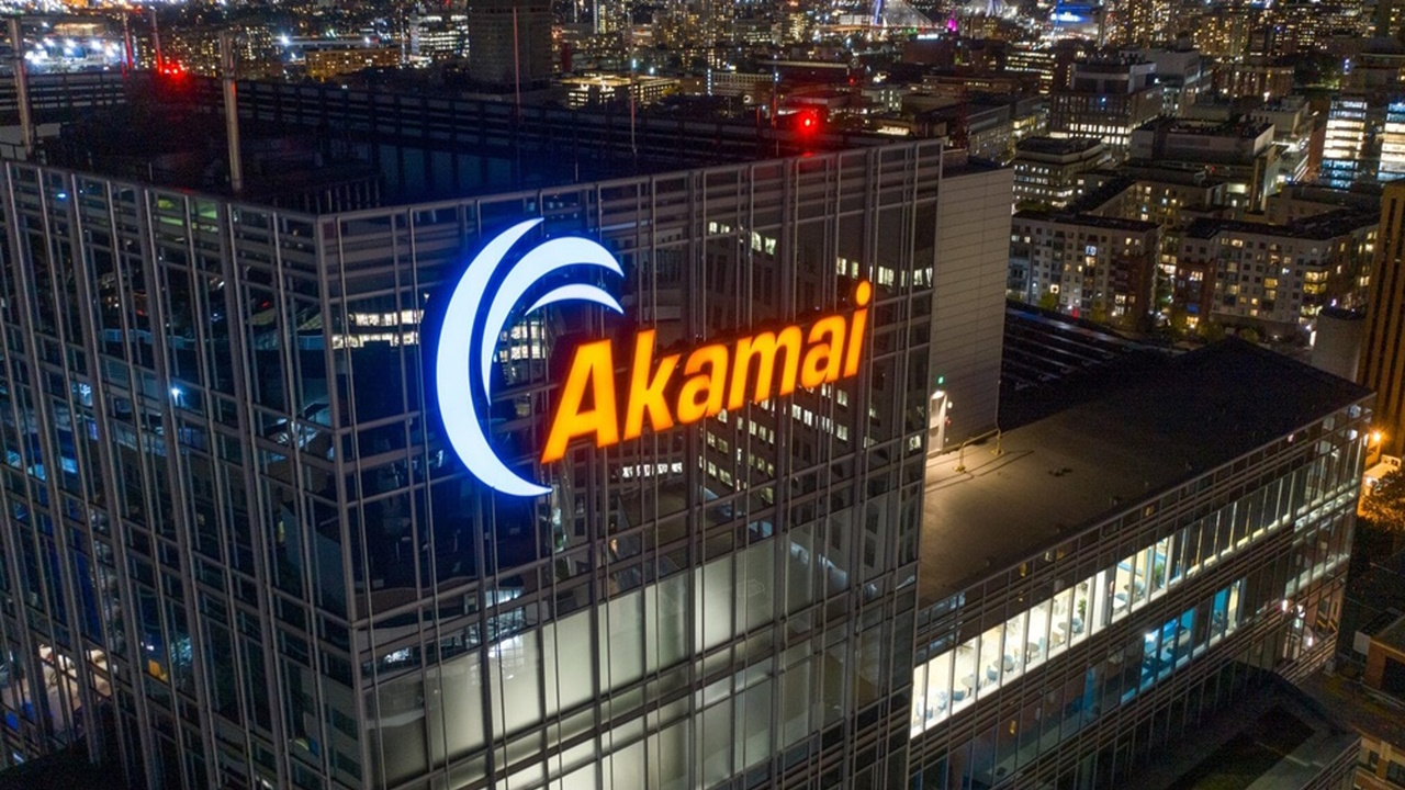 Akamai sede con logo